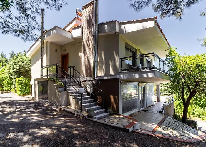 Salty Pines 펜션 폴리크로노