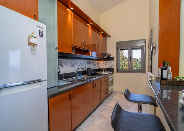 펜션 Salty Pines 폴리크로노